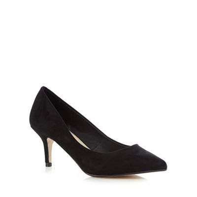 Black pointed low court shoes